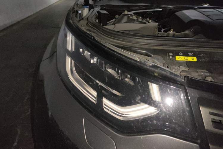 Used Land Rover Discovery 2017 3.0 SC V6 SE Right Front Headlight