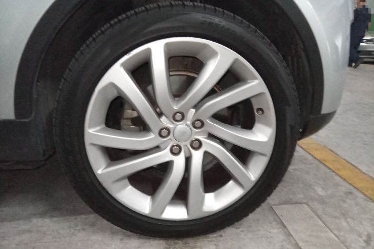 Used Land Rover Discovery 2017 3.0 SC V6 HSE Right Front Wheel Hub