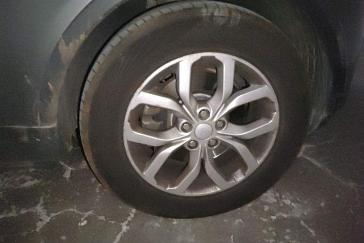 Used Land Rover Discovery 2017 3.0 SC V6 SE Right Front Wheel Hub