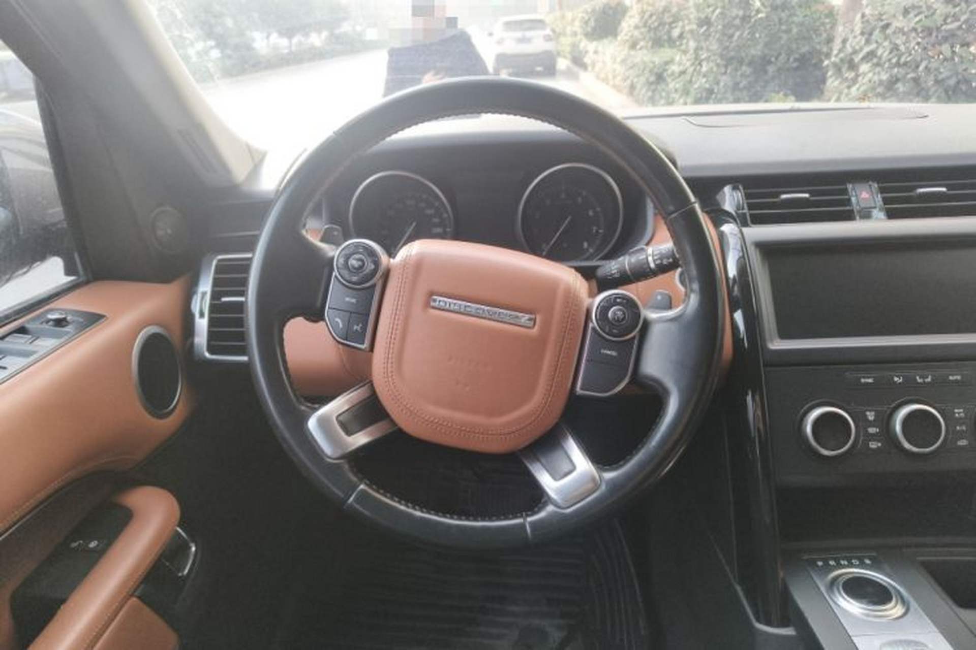 Used Land Rover Discovery 2017 3.0 SC V6 SE Steering Wheel