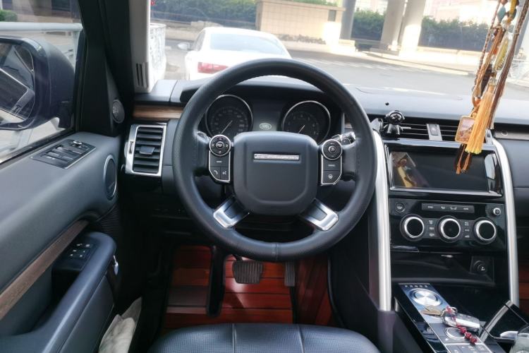 Used Land Rover Discovery 2017 3.0 SC V6 HSE Steering Wheel