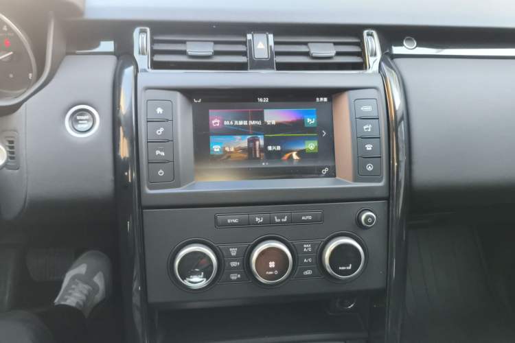 Used Land Rover Discovery 2017 3.0 SC V6 S Audio And AC Panel