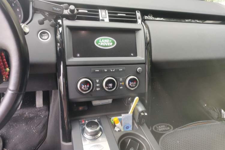 Used Land Rover Discovery 2017 5th Generation 3.0 V6 SE Audio And AC Panel