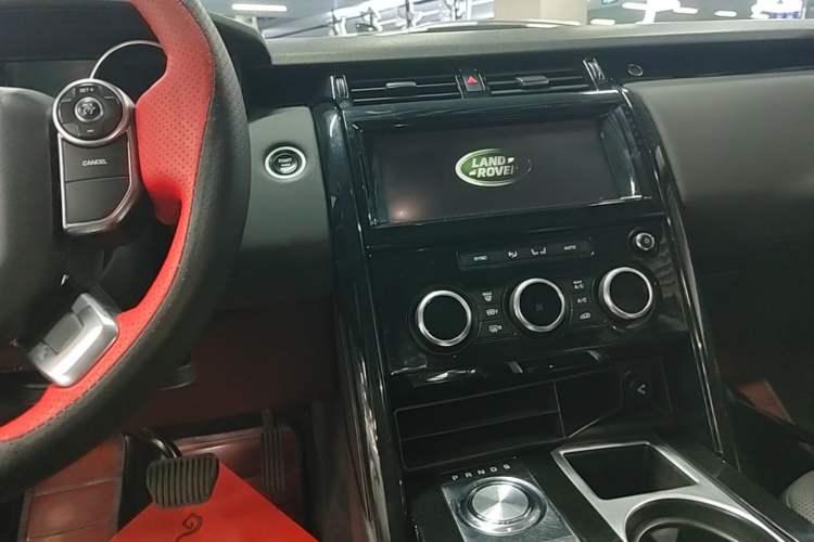 Used Land Rover Discovery 2017 3.0 SC V6 HSE Audio And AC Panel