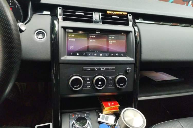 Used Land Rover Discovery 2017 3.0 SC V6 SE Audio And AC Panel