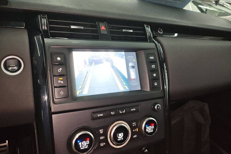 Used Land Rover Discovery 2017 3.0 SC V6 SE Audio And AC Panel