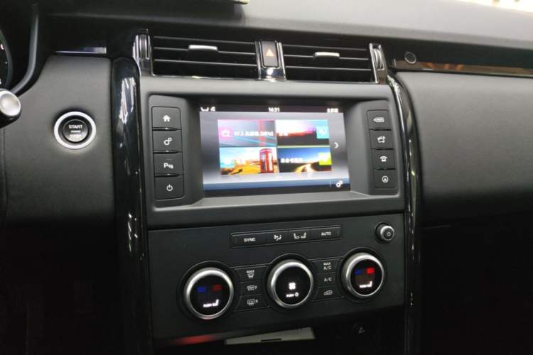 Used Land Rover Discovery 2017 3.0 SC V6 SE Audio And AC Panel
