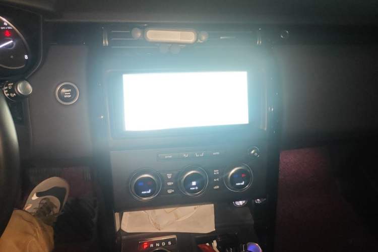 Used Land Rover Discovery 2017 3.0 SC V6 SE Audio And AC Panel
