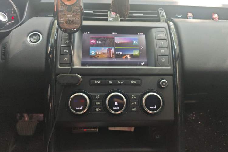 Used Land Rover Discovery 2017 3.0 SC V6 SE Audio And AC Panel