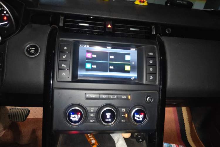Used Land Rover Discovery 2017 3.0 SC V6 SE Audio And AC Panel