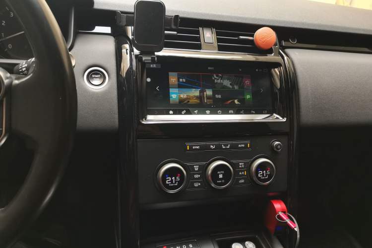 Used Land Rover Discovery 2017 3.0 SC V6 SE Audio And AC Panel
