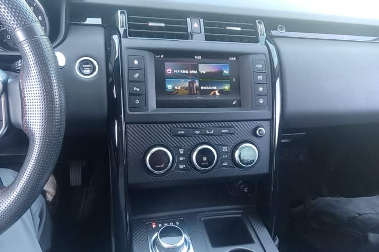 Used Land Rover Discovery 2017 3.0 SC V6 S Audio And AC Panel
