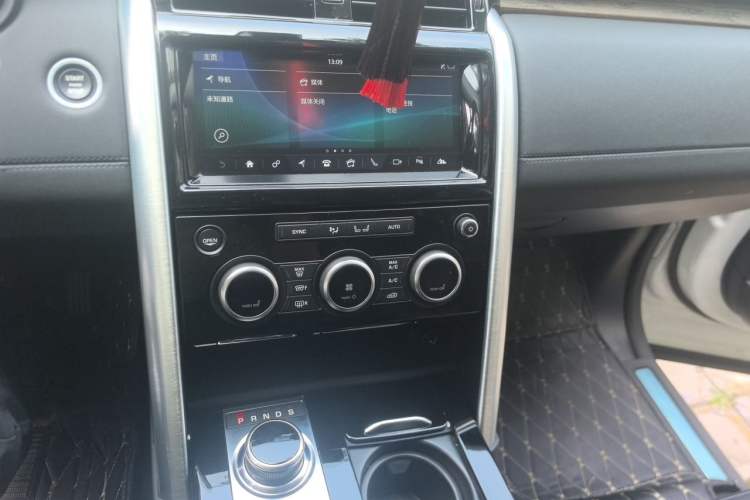 Used Land Rover Discovery 2017 3.0 SC V6 HSE Audio And AC Panel