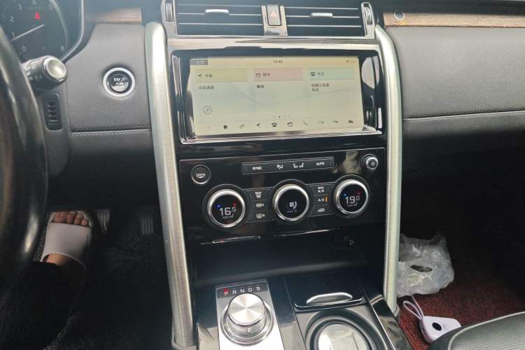Used Land Rover Discovery 2017 5th Generation 3.0 V6 HSE Audio And AC Panel
