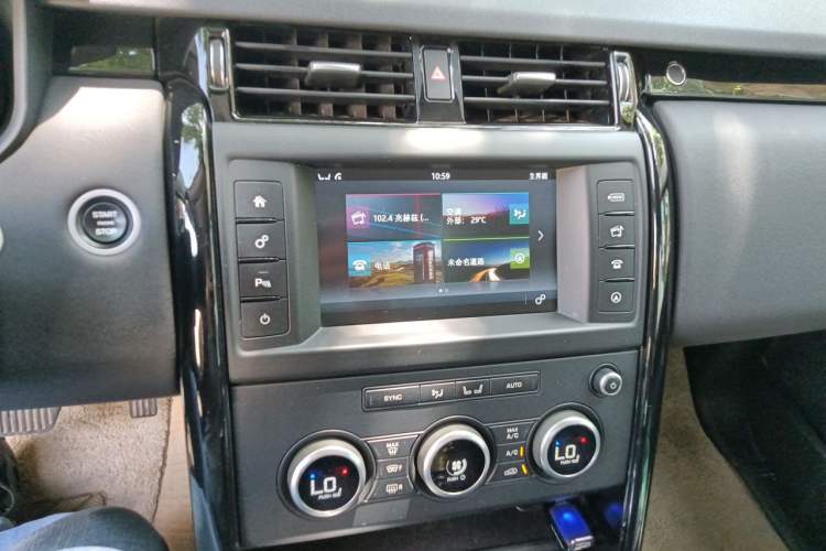 Used Land Rover Discovery 2017 3.0 SC V6 SE Audio And AC Panel