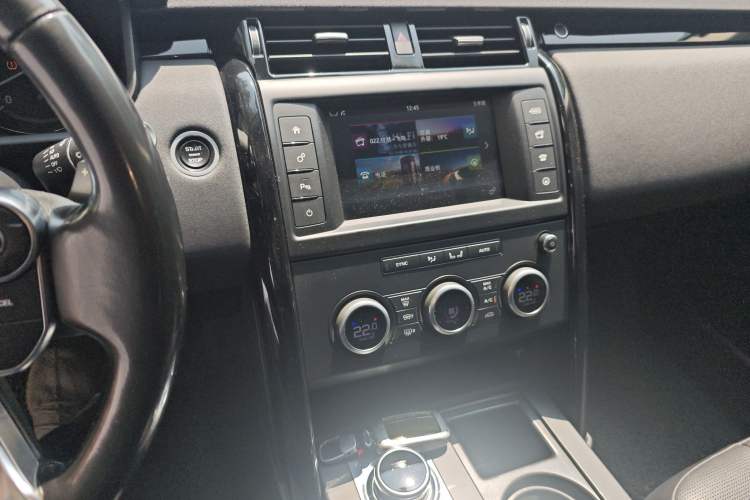 Used Land Rover Discovery 2017 3.0 SC V6 SE Audio And AC Panel