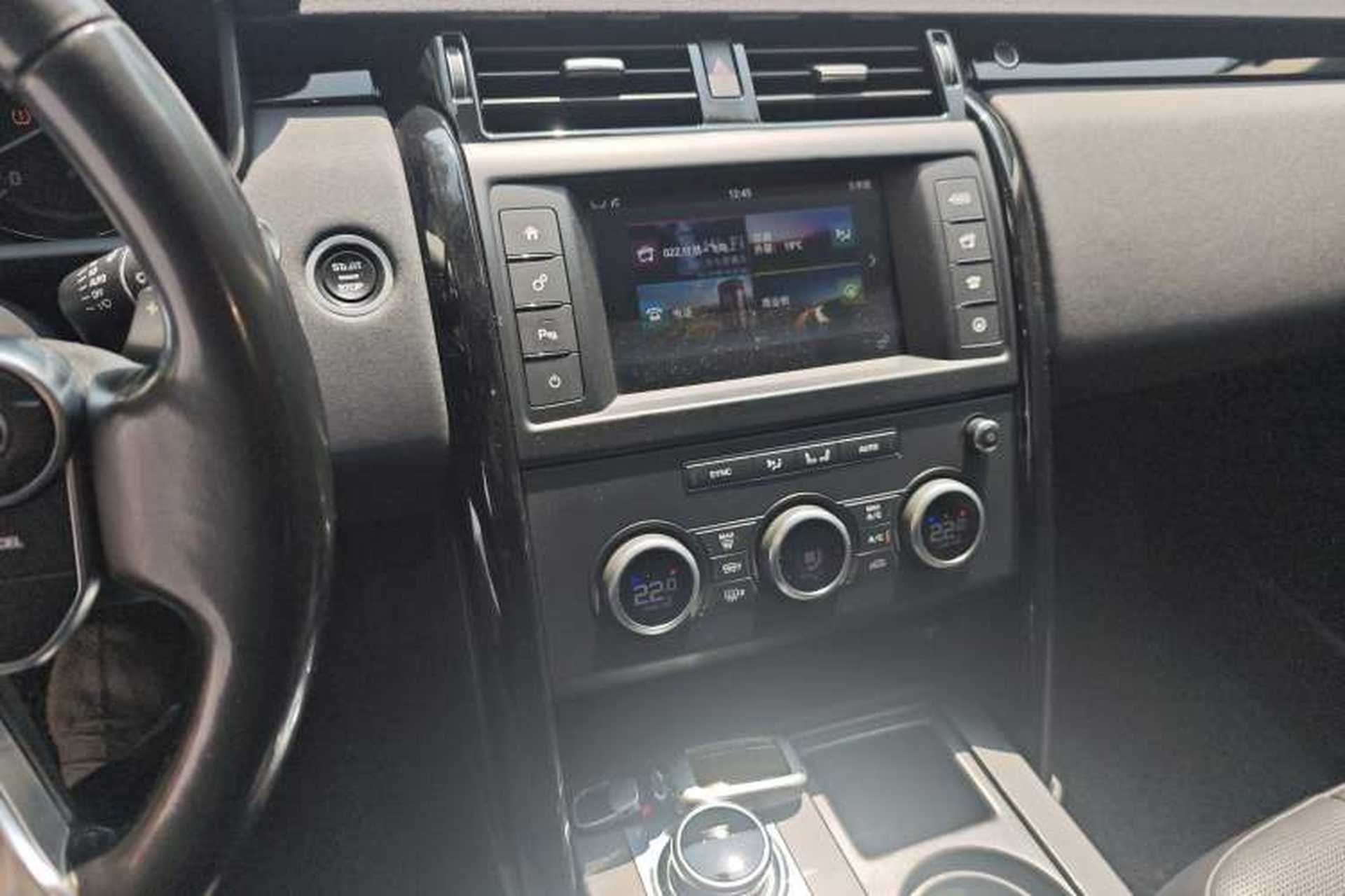 Used Land Rover Discovery 2017 3.0 SC V6 SE Audio And AC Panel