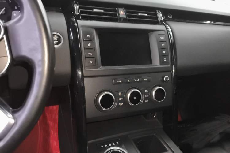 Used Land Rover Discovery 2017 3.0 SC V6 S Audio And AC Panel