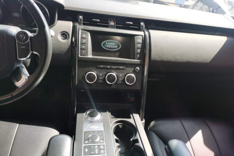 Used Land Rover Discovery 2017 3.0 SC V6 S Audio And AC Panel