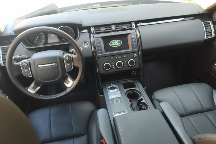 Used Land Rover Discovery 2017 3.0 SC V6 S Center Console