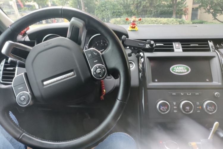 Used Land Rover Discovery 2017 5th Generation 3.0 V6 SE Center Console