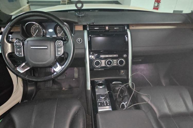 Used Land Rover Discovery 2017 3.0 SC V6 HSE Center Console