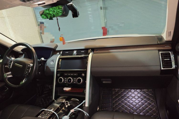 Used Land Rover Discovery 2017 3.0 SC V6 HSE Center Console