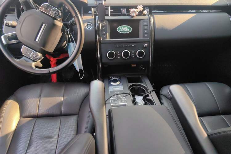 Used Land Rover Discovery 2017 3.0 SC V6 SE Center Console