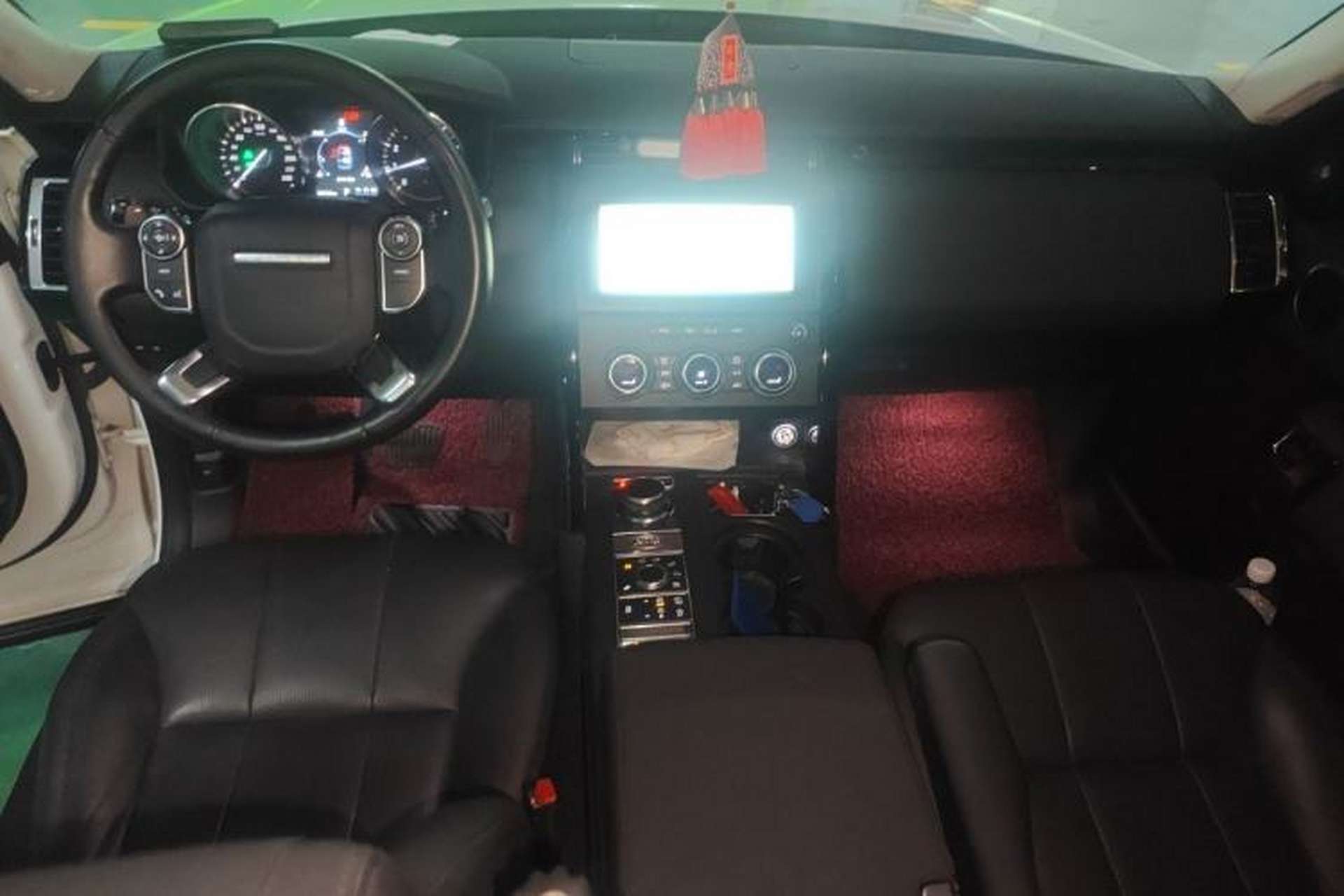 Used Land Rover Discovery 2017 3.0 SC V6 SE Center Console