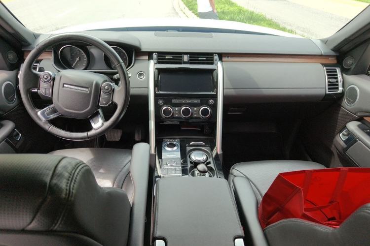 Used Land Rover Discovery 2017 3.0 SC V6 HSE LUXURY Center Console