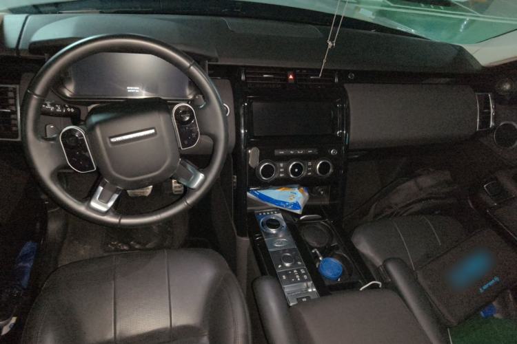 Used Land Rover Discovery 2017 3.0 SC V6 SE Center Console