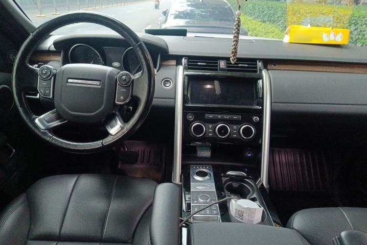 Used Land Rover Discovery 2017 3.0 SC V6 HSE Center Console