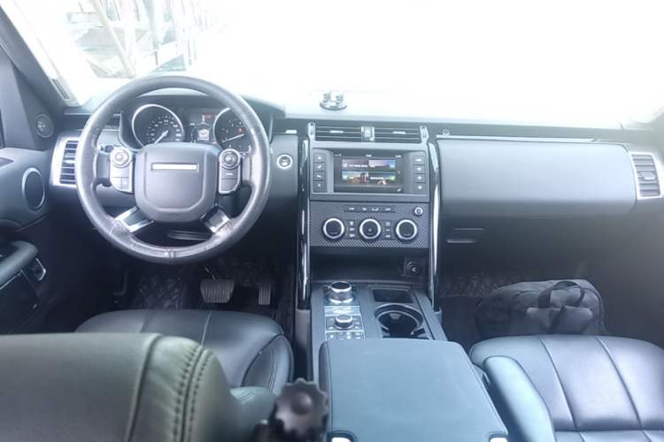 Used Land Rover Discovery 2017 3.0 SC V6 S Center Console