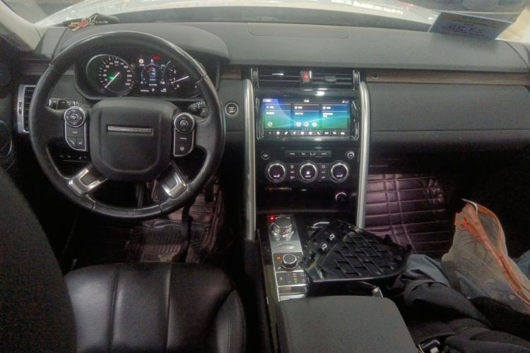 Used Land Rover Discovery 2017 3.0 SC V6 HSE Center Console