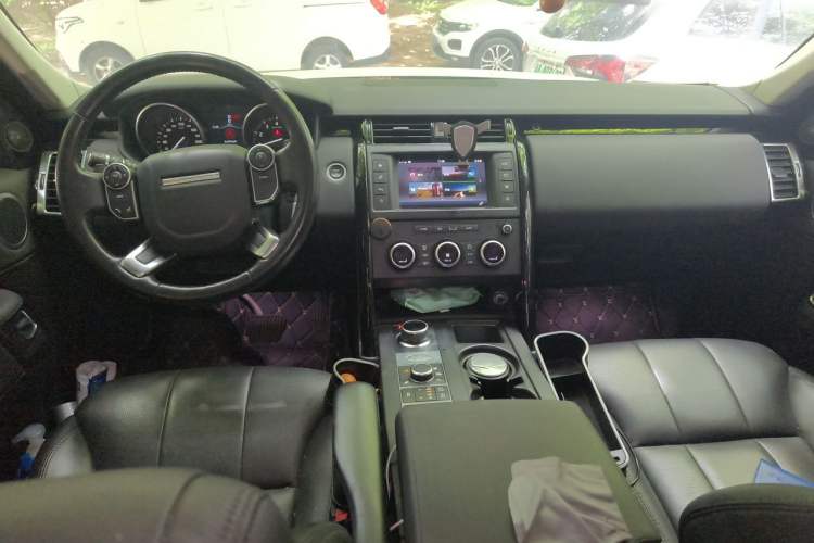 Used Land Rover Discovery 2017 3.0 SC V6 S Center Console