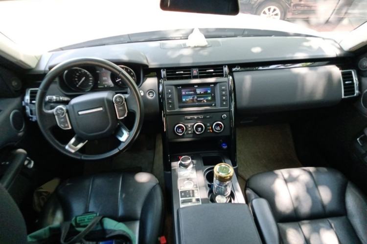Used Land Rover Discovery 2017 3.0 SC V6 SE Center Console