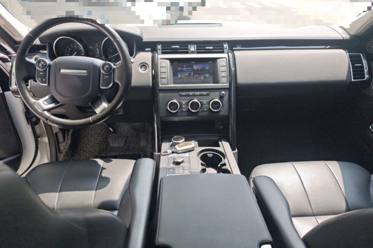 Used Land Rover Discovery 2017 3.0 SC V6 SE Center Console