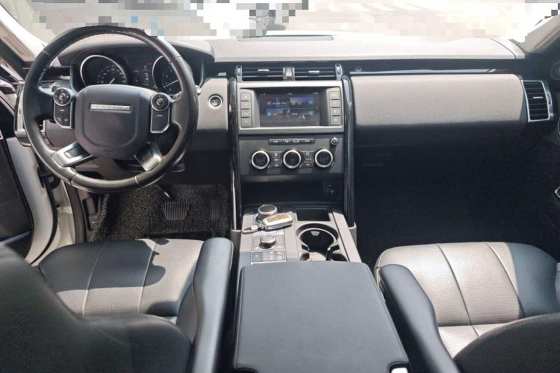 Used Land Rover Discovery 2017 3.0 SC V6 SE Center Console