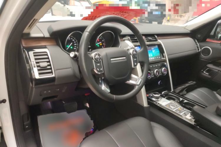 Used Land Rover Discovery 2017 3.0 SC V6 HSE Center Console