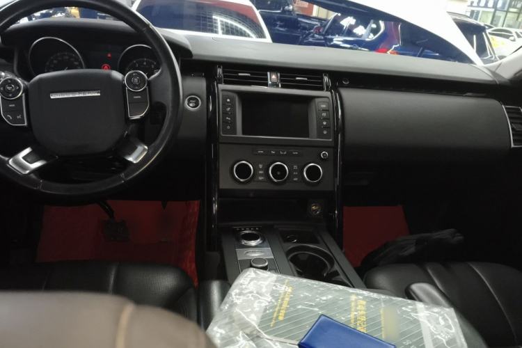 Used Land Rover Discovery 2017 3.0 SC V6 S Center Console