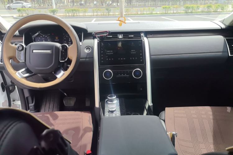 Used Land Rover Discovery 2017 3.0 SC V6 HSE Center Console