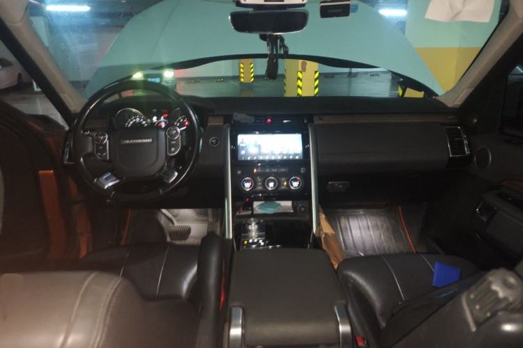 Used Land Rover Discovery 2017 3.0 SC V6 HSE Center Console