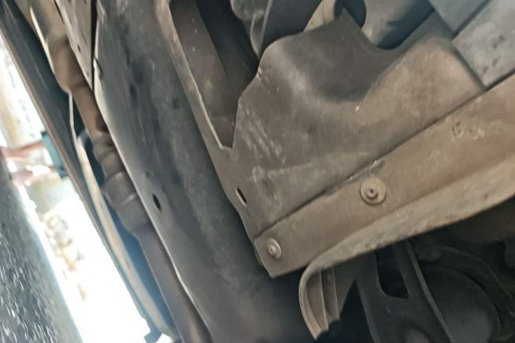 Used Land Rover Discovery  Chassis Rear Left
