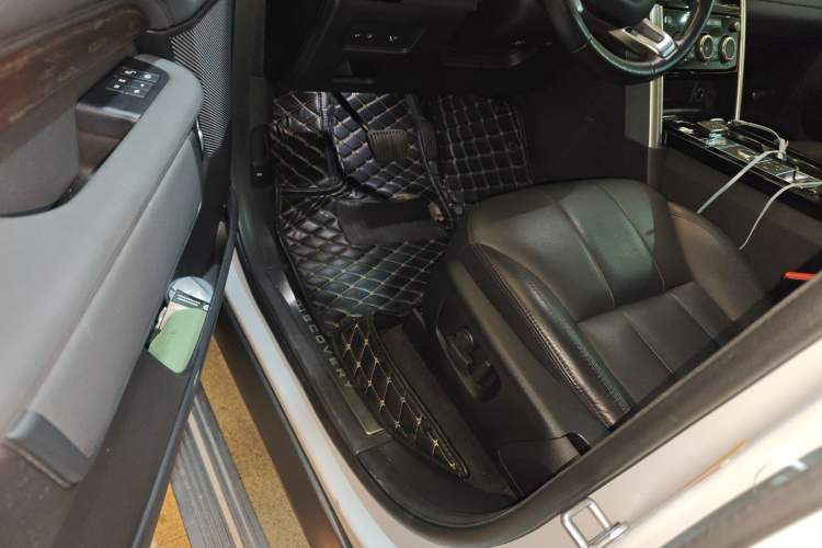 Used Land Rover Discovery 2017 3.0 SC V6 HSE Driver Seat