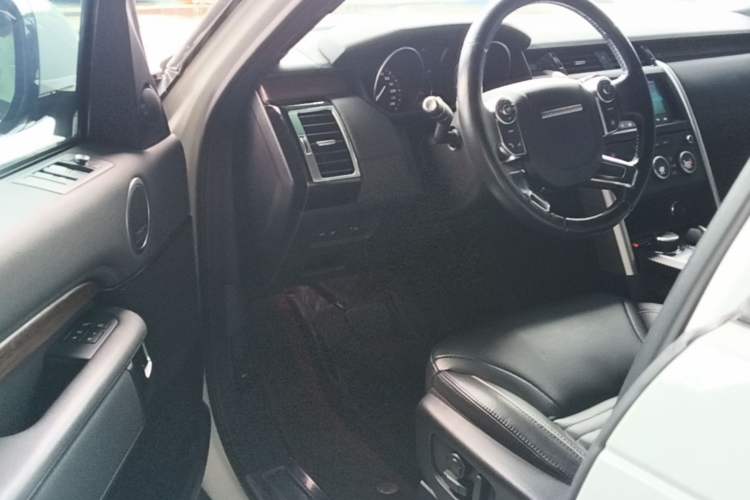 Used Land Rover Discovery 2017 3.0 SC V6 HSE Driver Seat