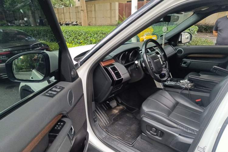 Used Land Rover Discovery 2017 3.0 SC V6 HSE Driver Seat