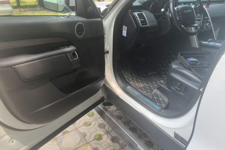 Used Land Rover Discovery 2017 3.0 SC V6 HSE Driver Seat