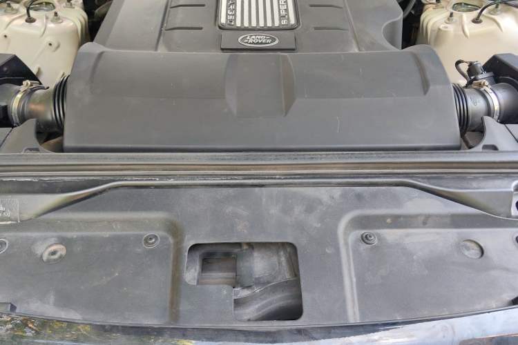 Used Land Rover Discovery 2017 3.0 SC V6 HSE Engine Bay