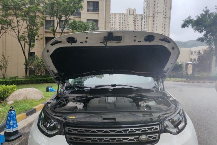 Used Land Rover Discovery 2017 5th Generation 3.0 V6 SE Engine Bay