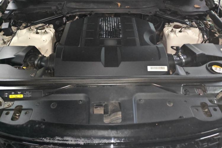 Used Land Rover Discovery 2017 3.0 SC V6 HSE Engine Bay
